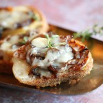 Crostini with White Cheddar, Apples and Onion