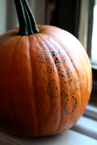 stencilling pumpkin